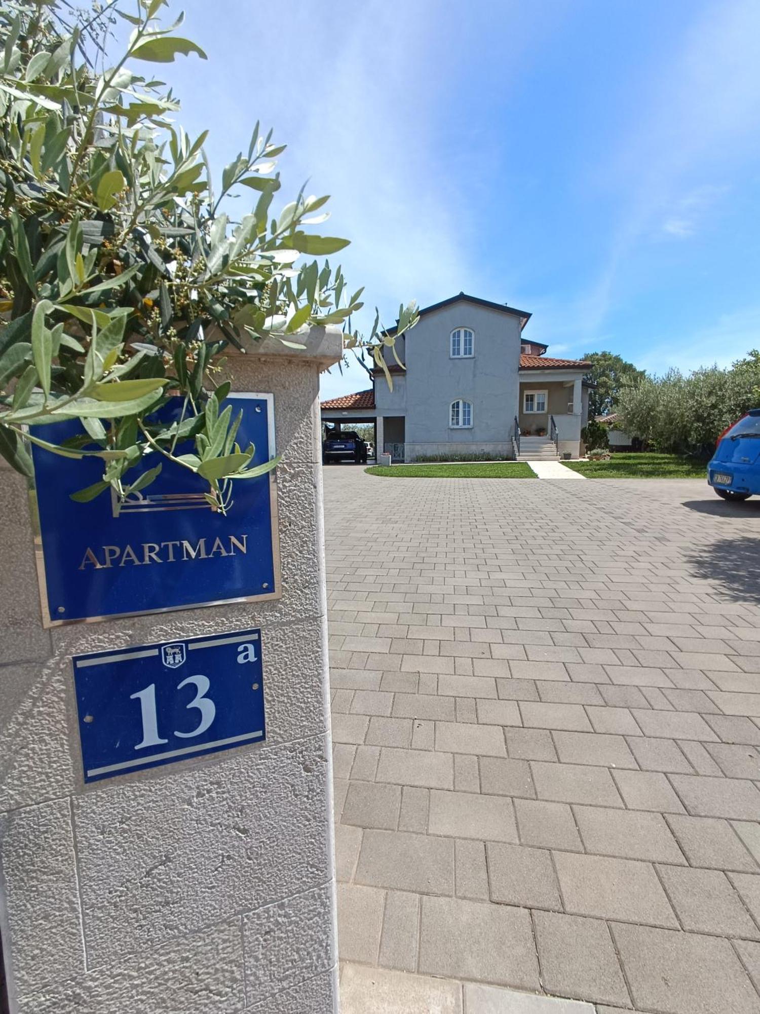 Apartman Ika Umag Exterior photo