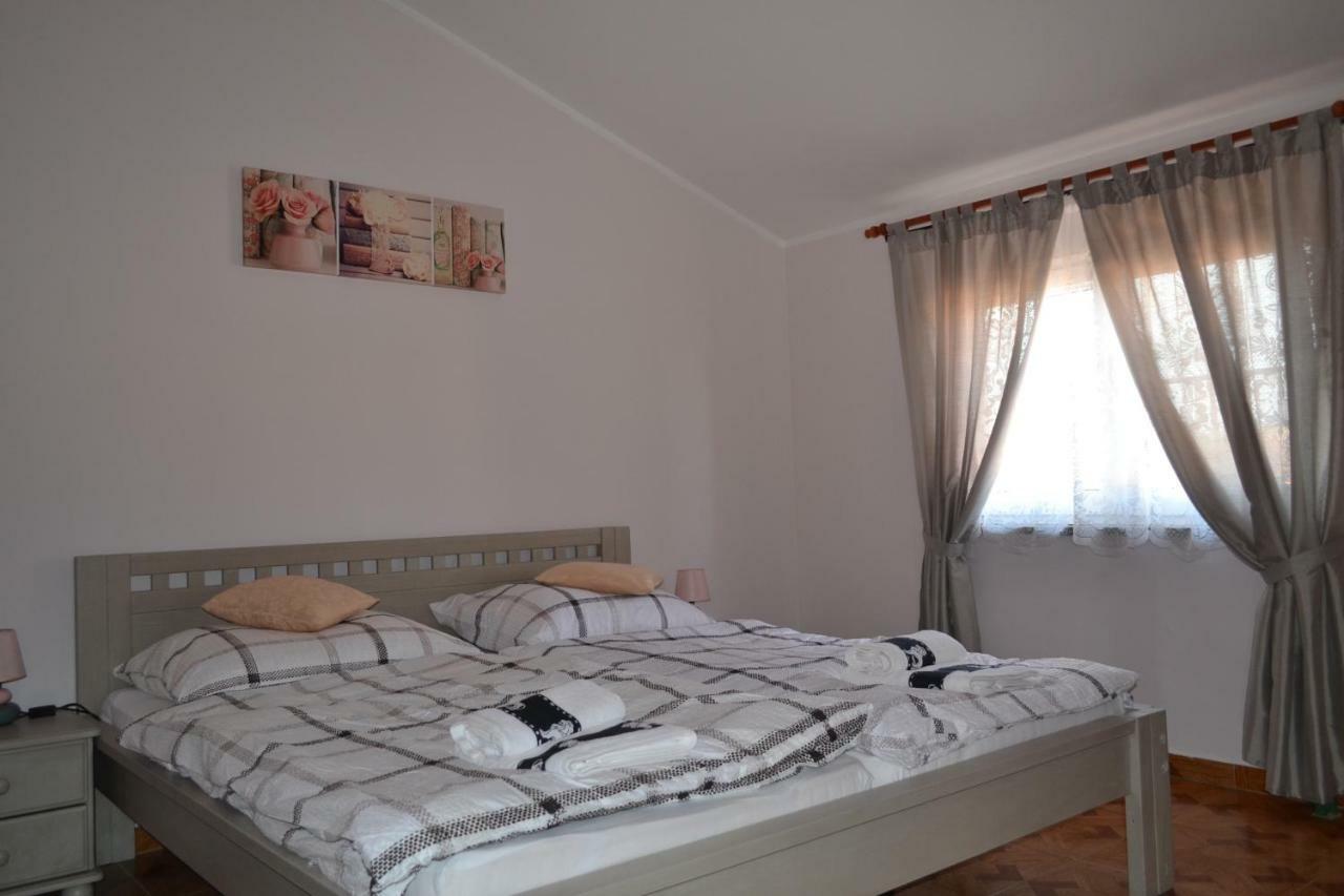 Apartman Ika Umag Exterior photo